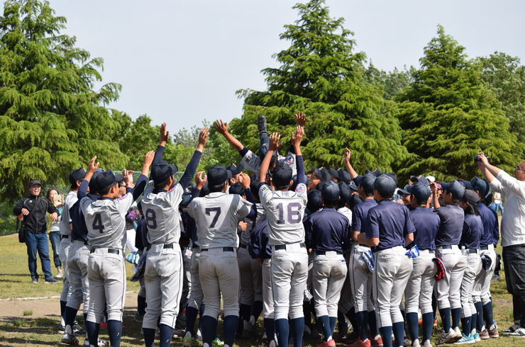 赤と茶色のグローブ